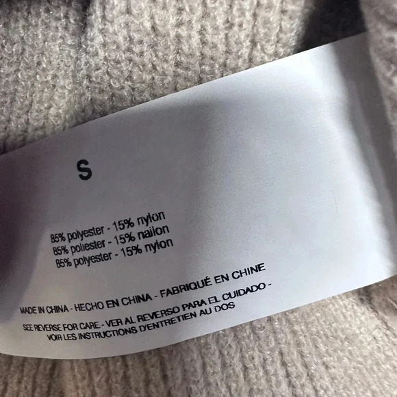 Nine West Cream V-Neck  Women’s Sweater Small - Picture 3 of 4